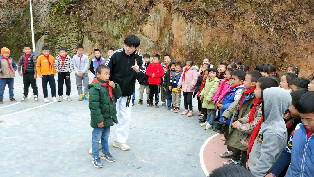 体教融合,乡村振兴|2021年广西跆拳道协会公益进校园推广活动圆满完成(图4) 1.jpg