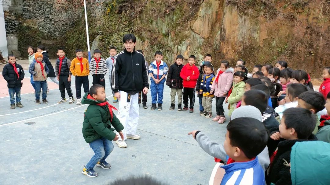体教融合,乡村振兴|2021年广西跆拳道协会公益进校园推广活动圆满完成(图5) 2.jpg