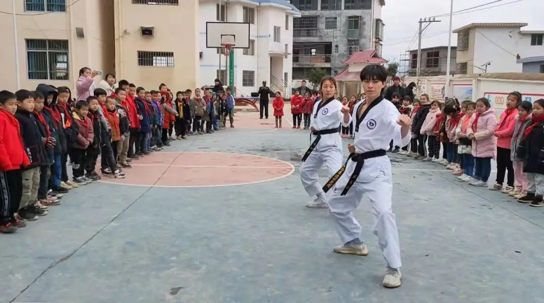 体教融合,乡村振兴|2021年广西跆拳道协会公益进校园推广活动圆满完成(图7) 640.jpg