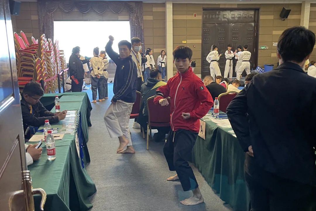 荣耀归来|恭喜广西跆拳道示范团副团长邓庭锋夺得第31届世界大学生夏季运动会跆拳道项目选拔赛男子个人品势冠军(图4) 4.jpg